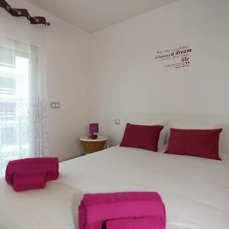 Surf And Stones Peniche