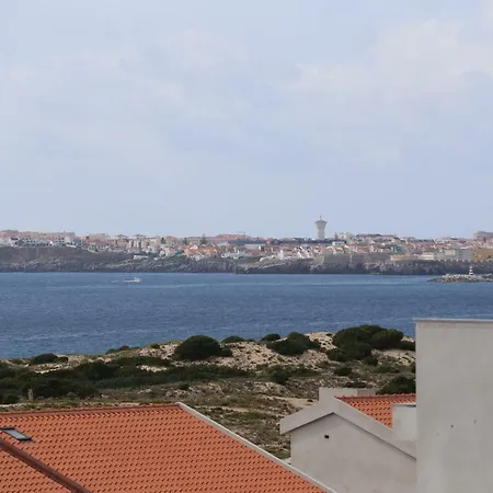 Surf And Stones بينيش